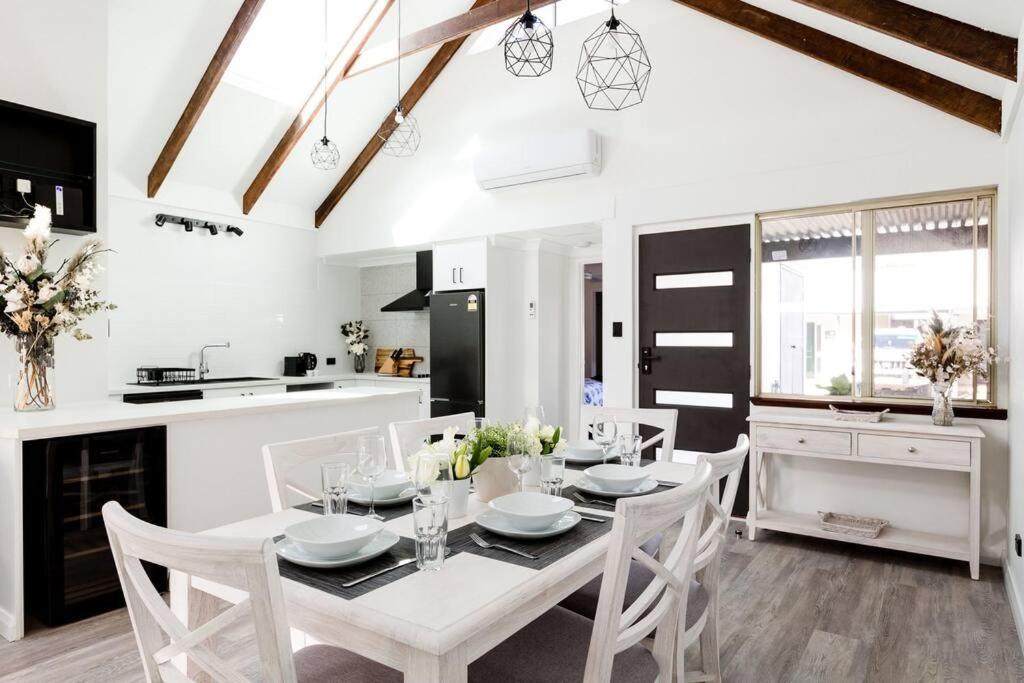 Salt & Pepper; Beautiful Town House In Margs! Holiday home Margaret River