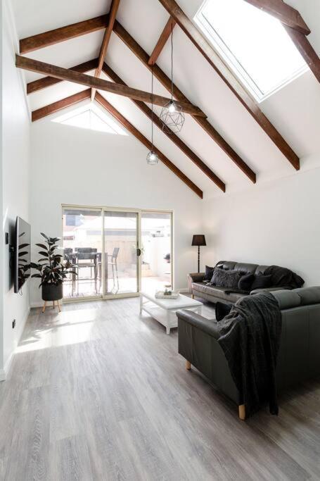 Salt & Pepper; Beautiful Town House In Margs! Holiday home Margaret River